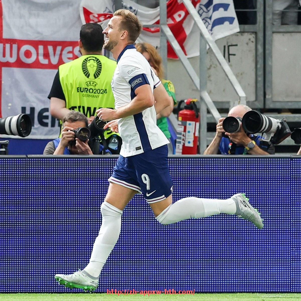 HTH华体会APP下载-世俱杯比赛比分分析与战术执行效果评估